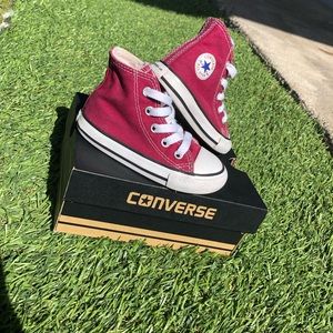 CONVERSE maroon infant size 6